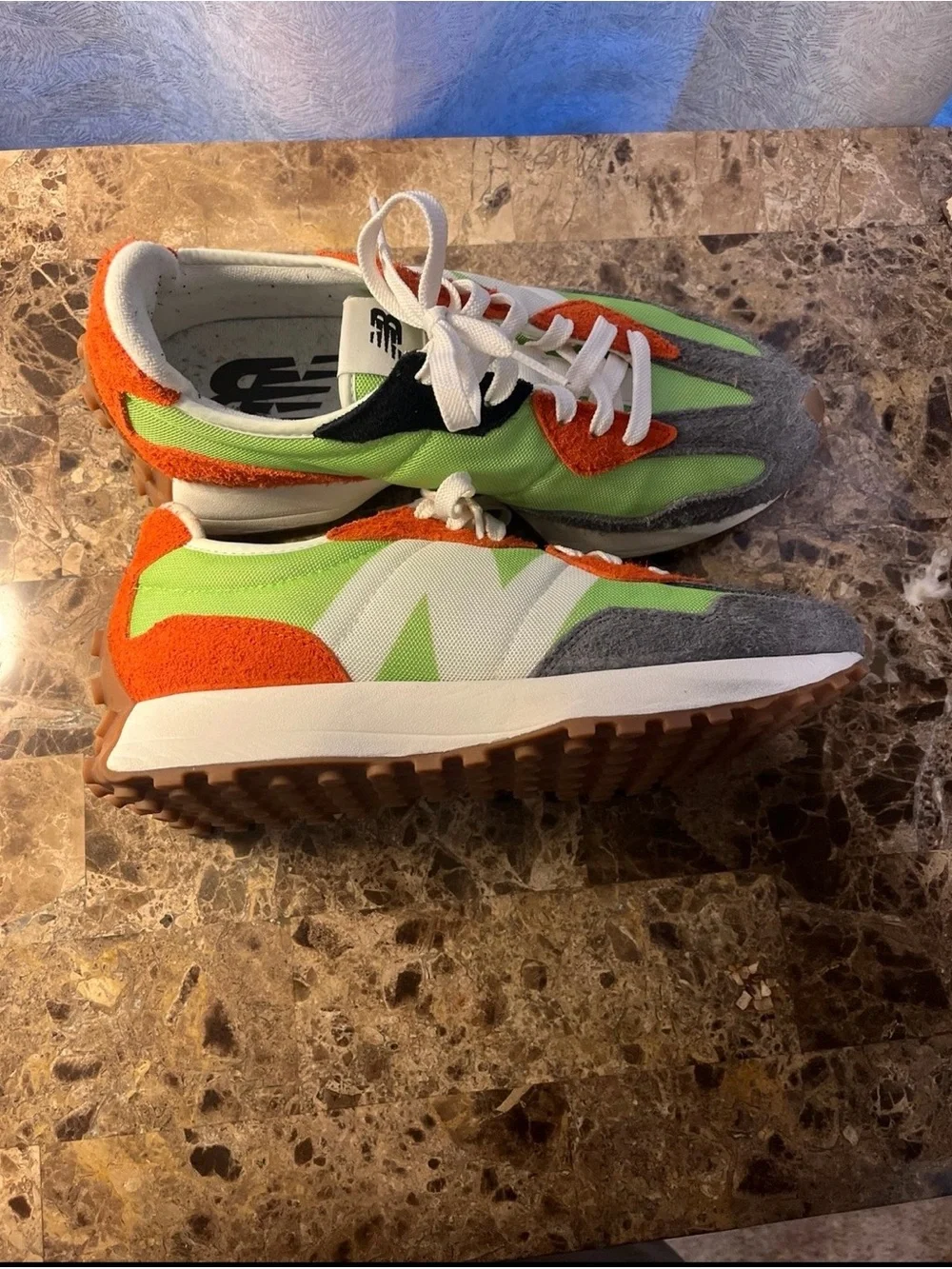 Men’s New Balance 327’s size 9